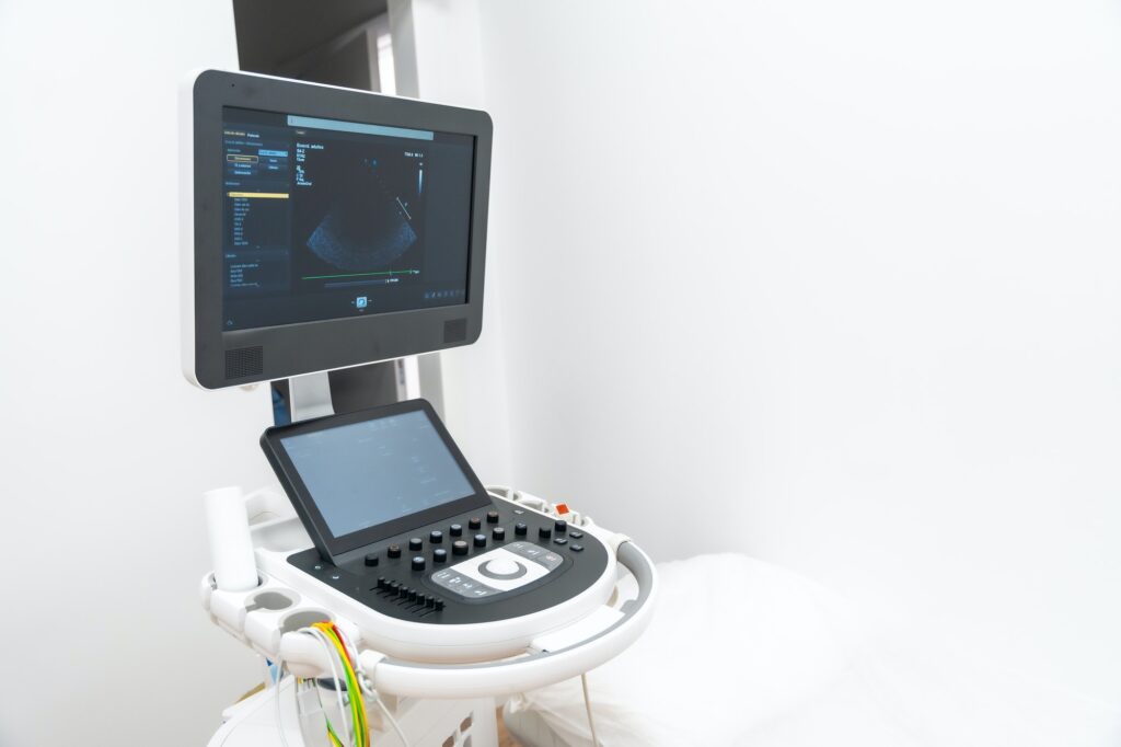Cardiology clinic with a new ultrasound machine for echocardiogram exams to clients_Heartscope Training Institute specialises in echocardiography training that combines theoretical & practical, gearing you up for your healthcare career.